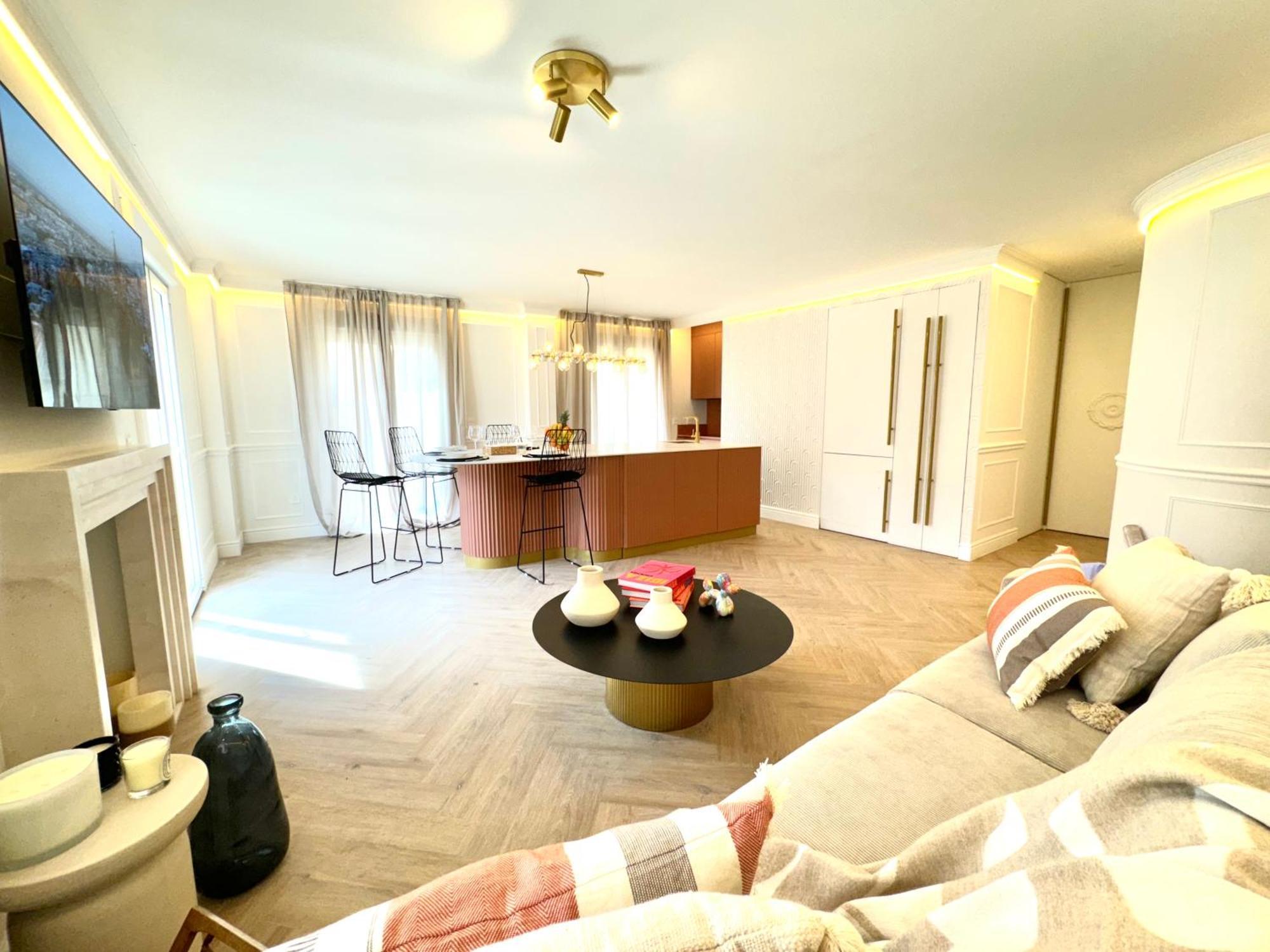 Luxury Cathedral Views In Apartament *
