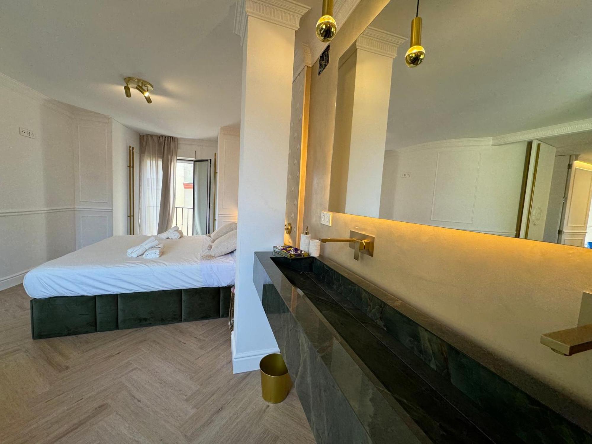 Luxury Cathedral Views In Apartment Sevilla