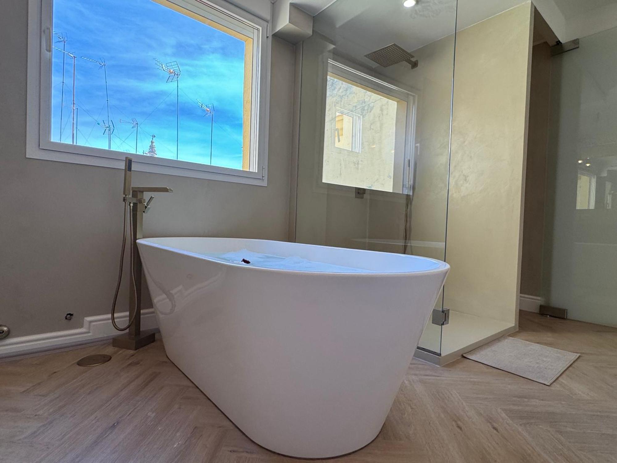 Apartament Luxury Cathedral Views In *
